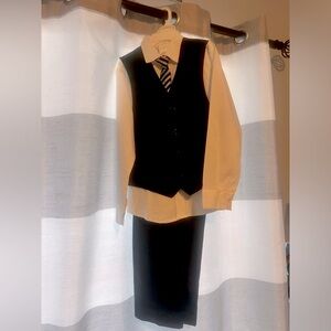 Boys , size 7, Van Heusen 4 piece formal suit